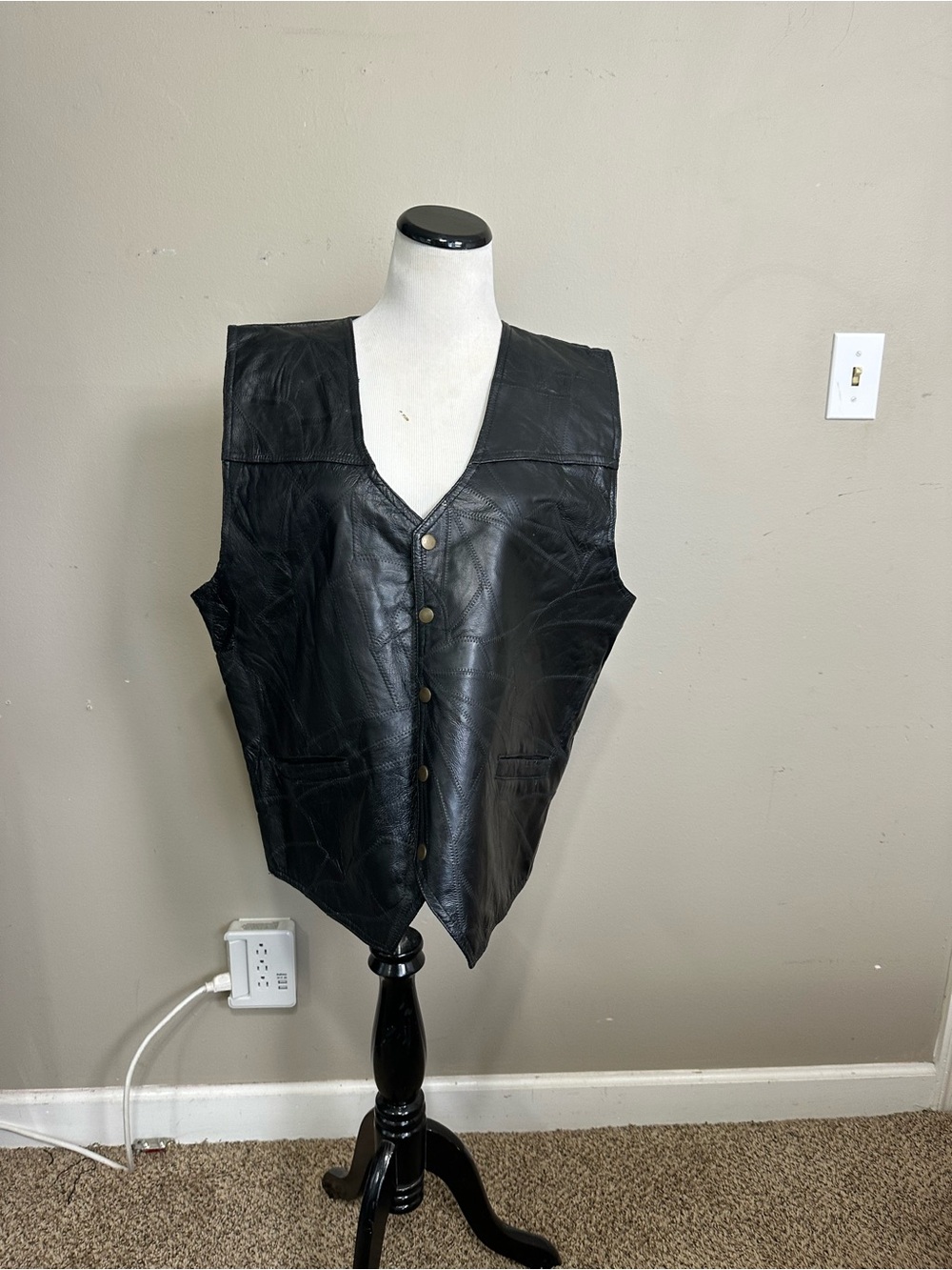 Italian stone designs by Navarre leather co. Men’s XXXL leather biker‎ vest